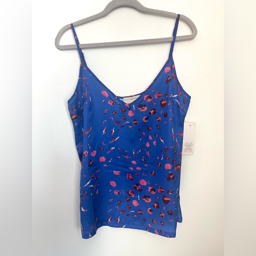 🩷 Never Fully Dressed 💙 Camisole | size M